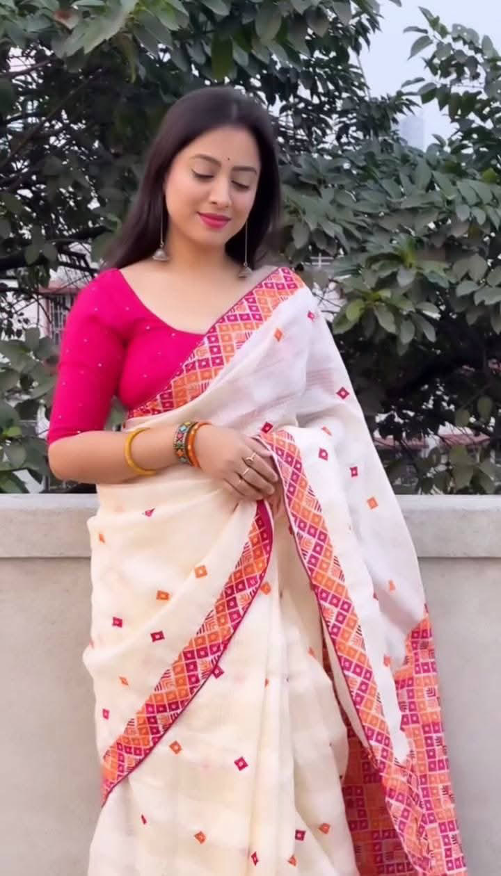 প্রিমিয়াম স্কিন প্রিন্ট রেশম সিল্ক শাড়ি সাথে ডলার ওয়ার্ক ব্লাউজ